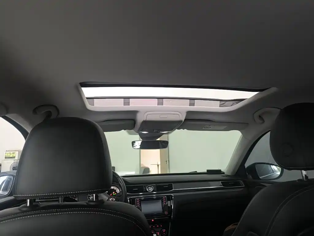 Volkswagen Passat — фото 18