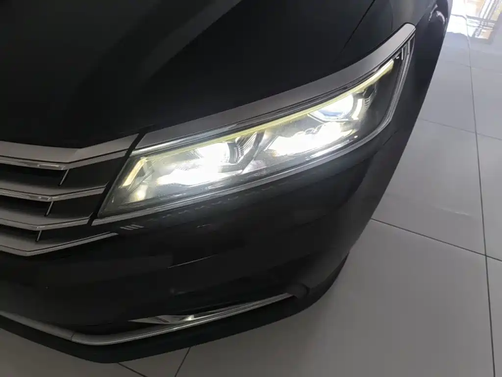 Volkswagen Passat — фото 24