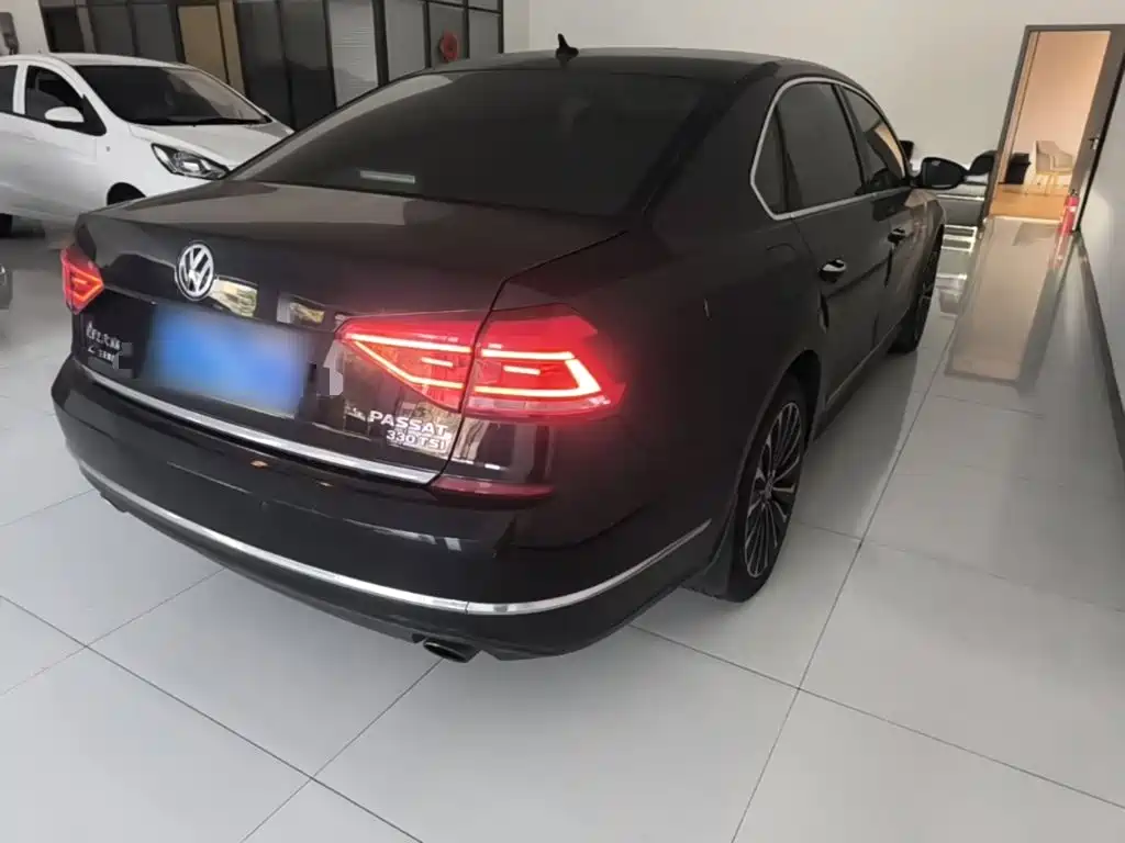 Volkswagen Passat — фото 7