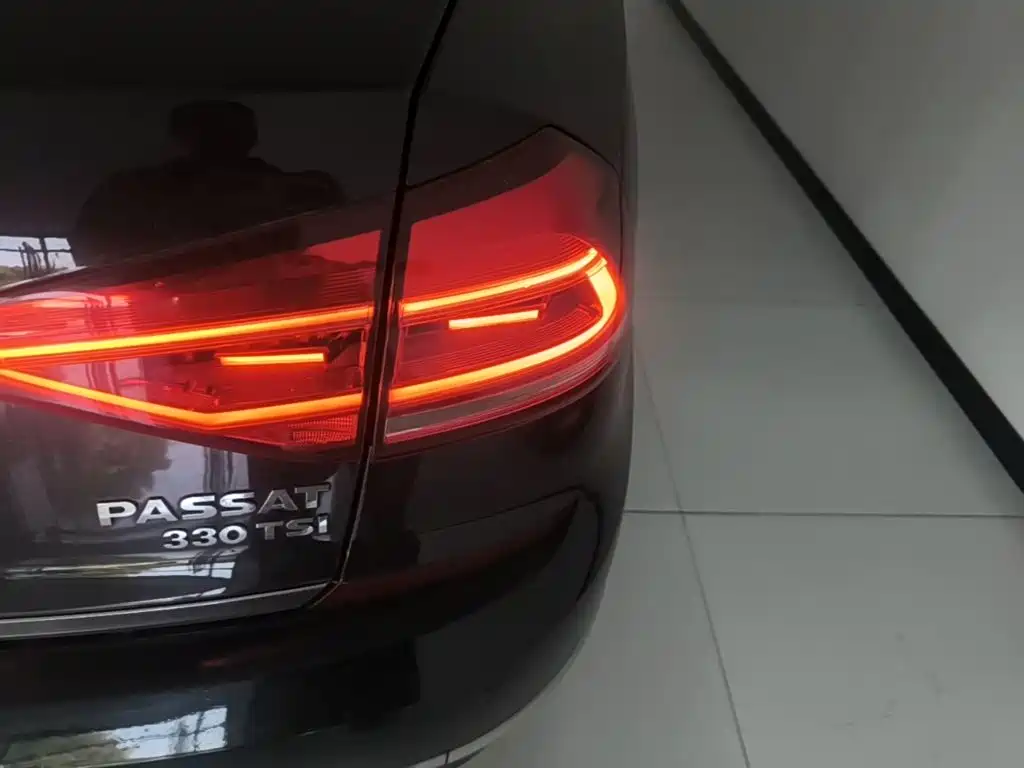 Volkswagen Passat — фото 8
