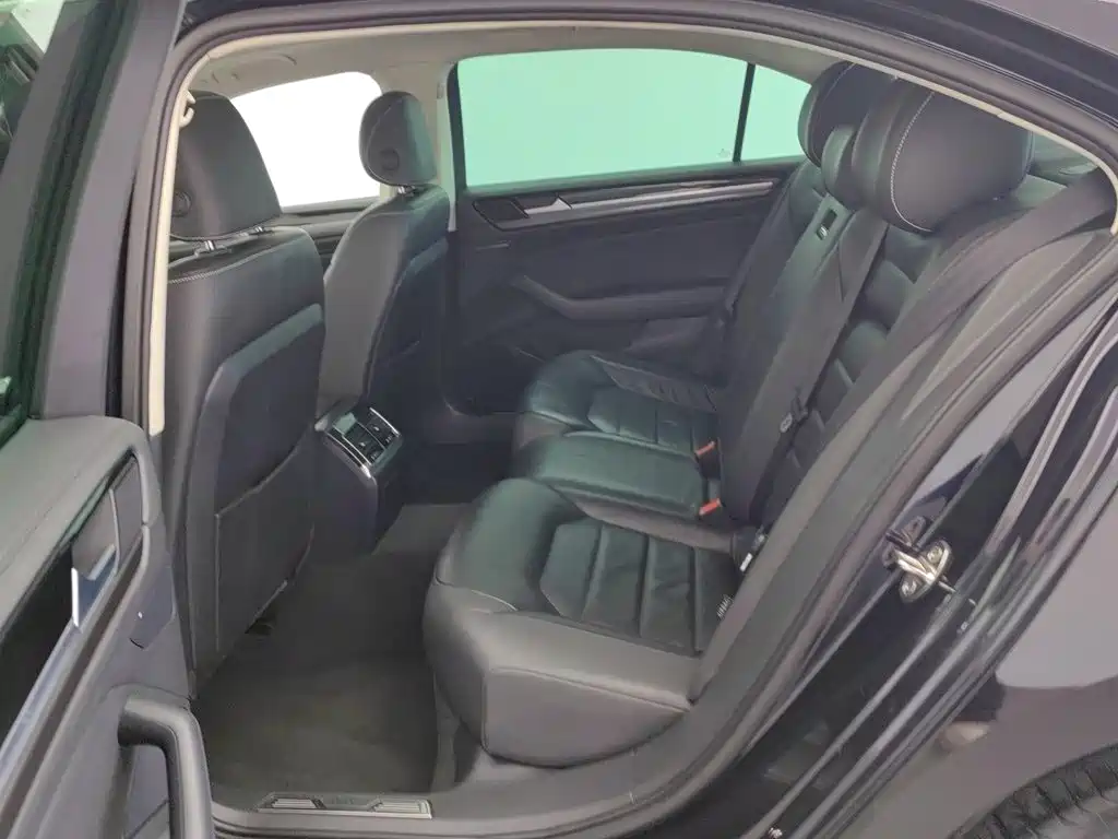 Volkswagen Phideon — фото 15