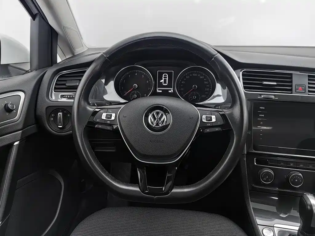 Volkswagen Golf — фото 11