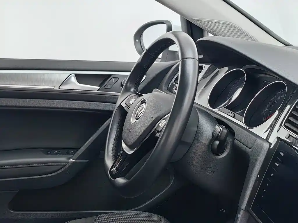 Volkswagen Golf — фото 22