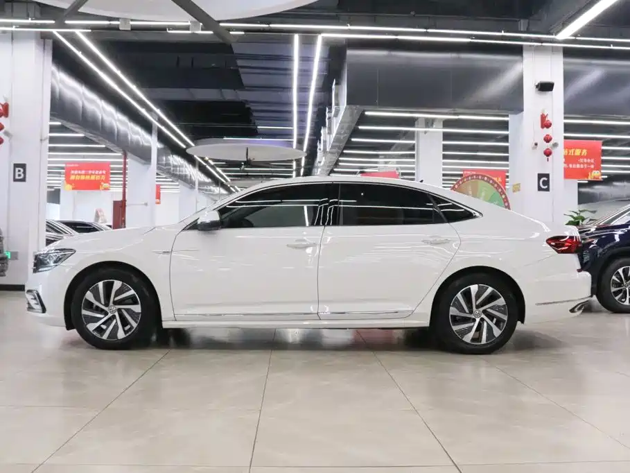Volkswagen Passat PHEV — фото 2