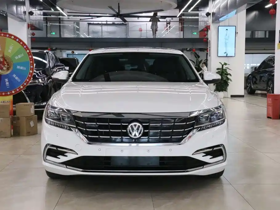 Volkswagen Passat PHEV — фото 3