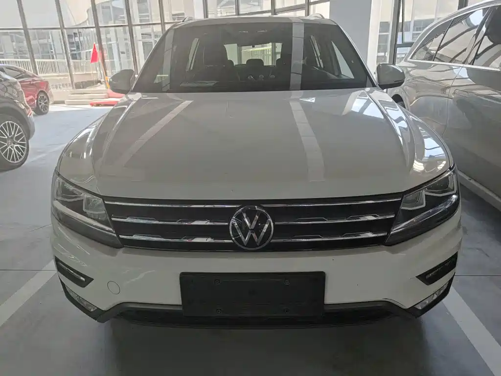 Volkswagen Tiguan L — фото 2