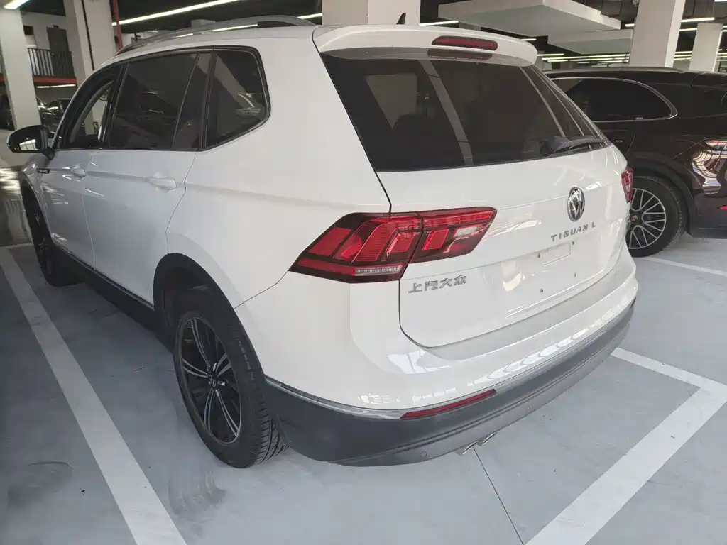Volkswagen Tiguan L — фото 11
