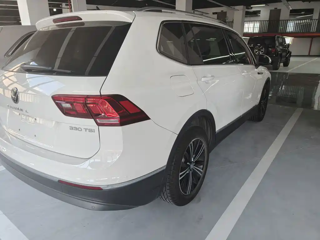 Volkswagen Tiguan L — фото 13