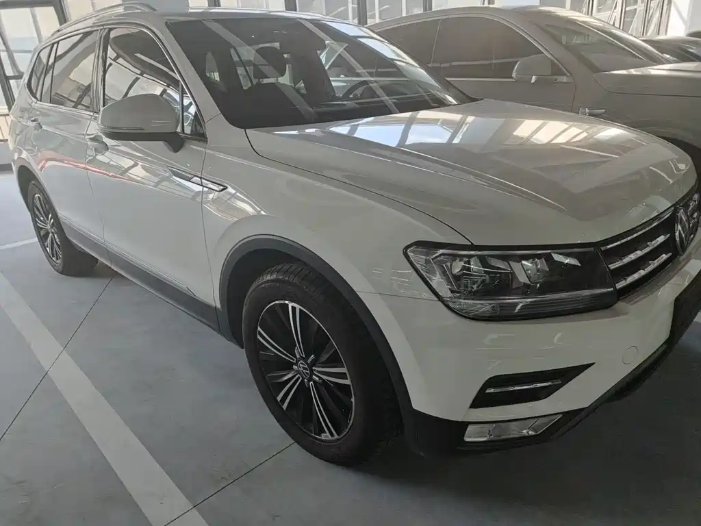 Volkswagen Tiguan L — фото 3