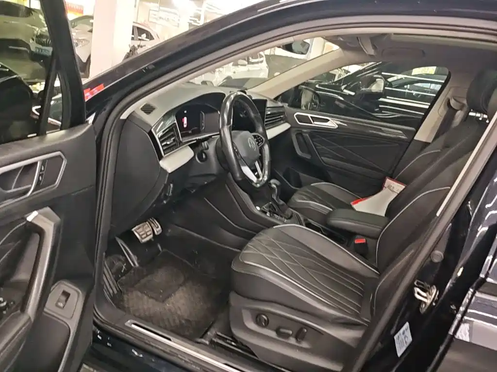 Volkswagen Tiguan L — фото 11