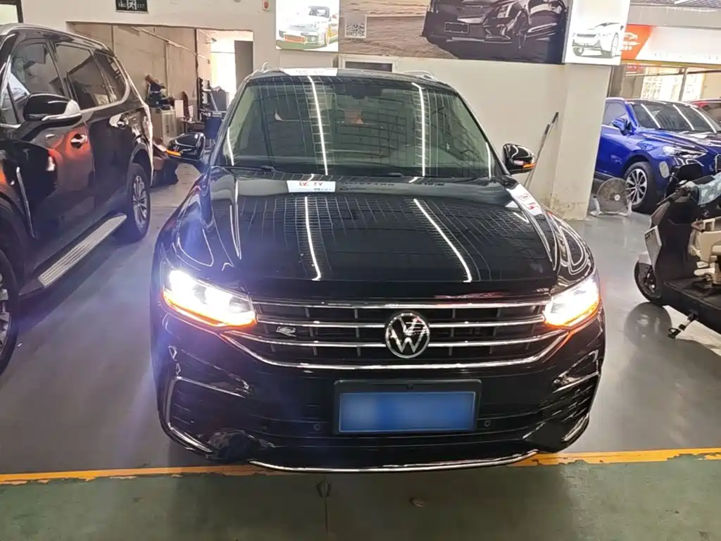 Volkswagen Tiguan L — фото 3