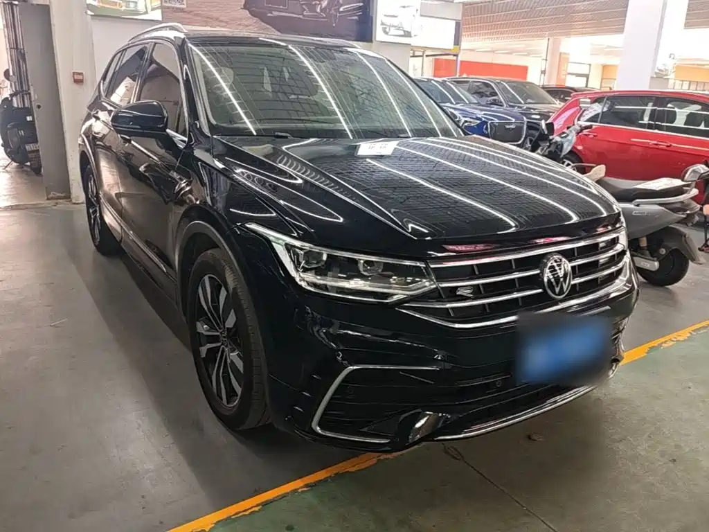 Volkswagen Tiguan L — фото 22
