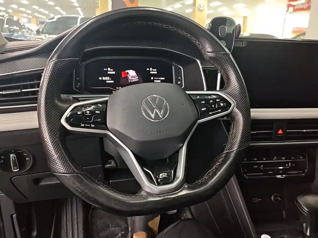 Volkswagen Tiguan L — фото 7