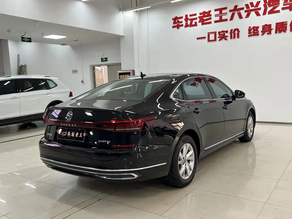 Volkswagen Passat — фото 14