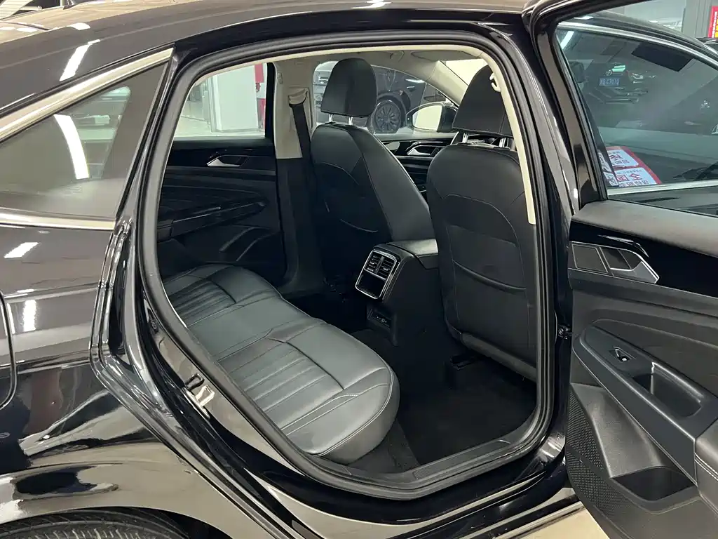 Volkswagen Passat — фото 10