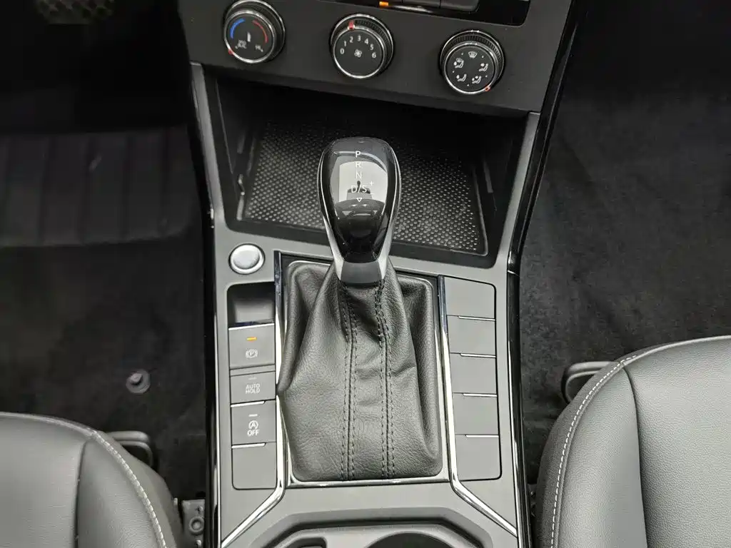 Volkswagen Passat — фото 13