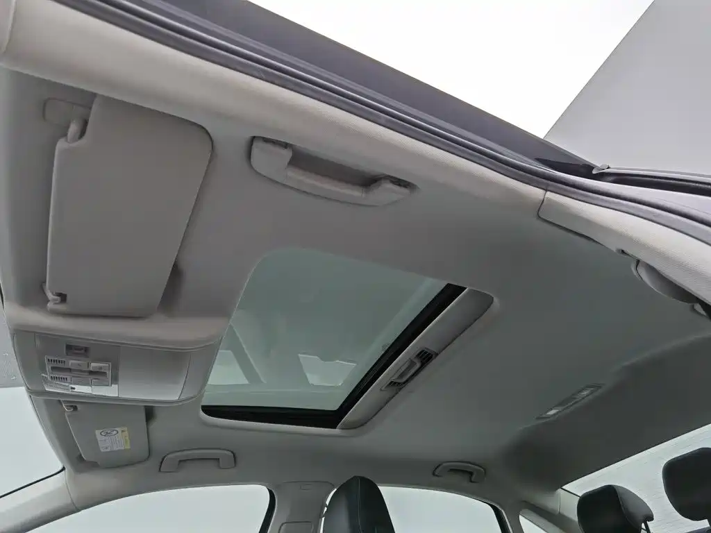 Volkswagen Passat — фото 14