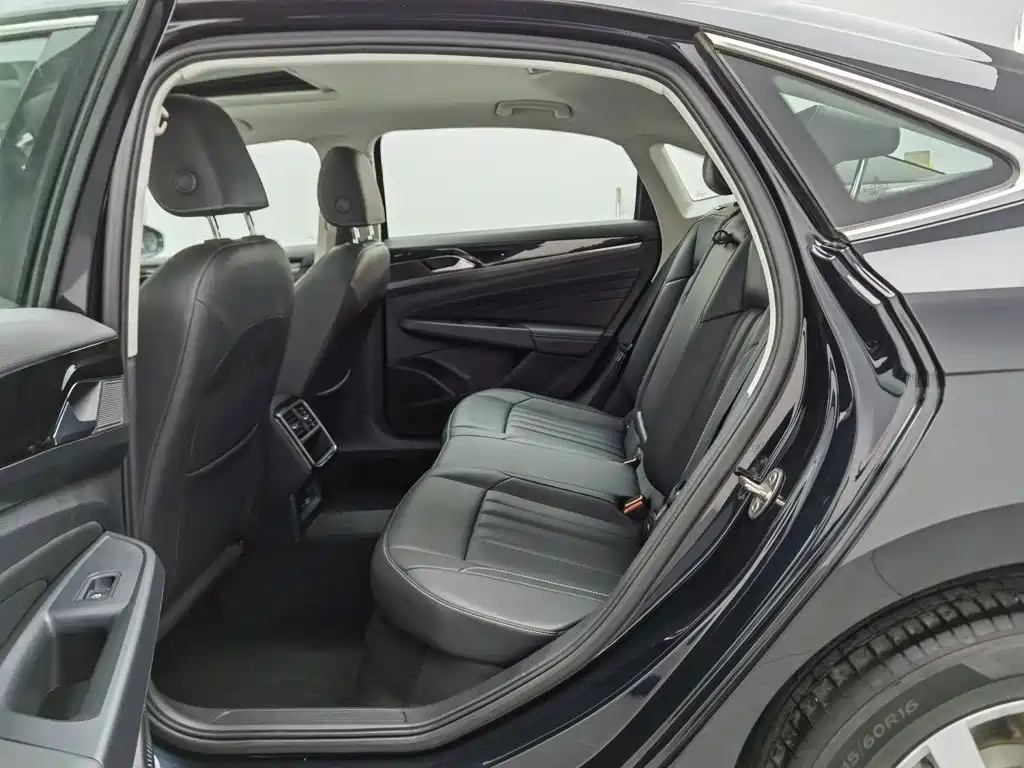 Volkswagen Passat — фото 15