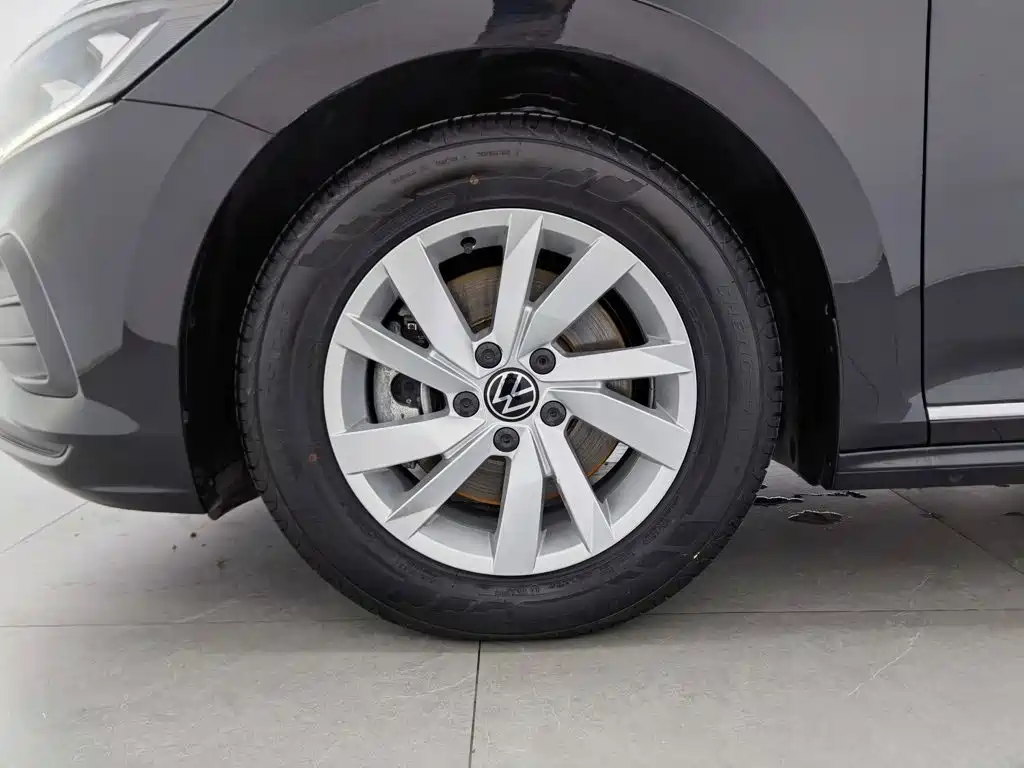 Volkswagen Passat — фото 17