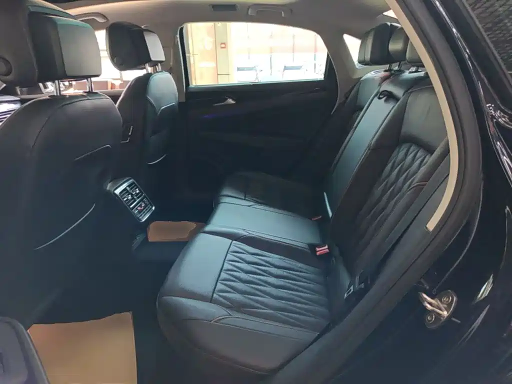 Volkswagen Passat — фото 17