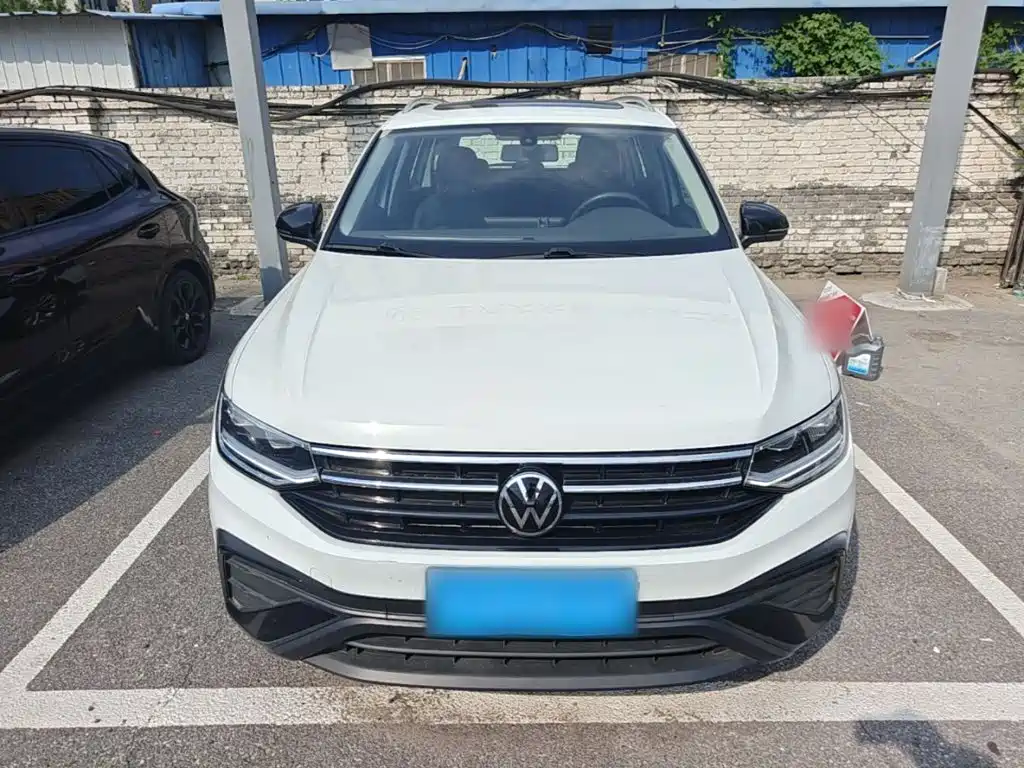 Volkswagen Tiguan L — фото 3