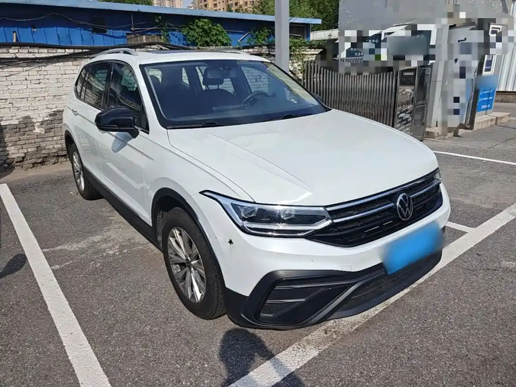 Volkswagen Tiguan L — фото 4