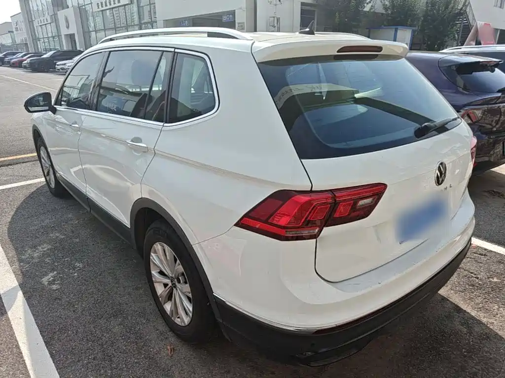 Volkswagen Tiguan L — фото 5