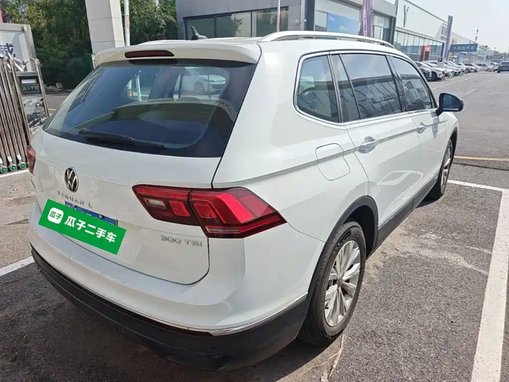 Volkswagen Tiguan L — фото 7