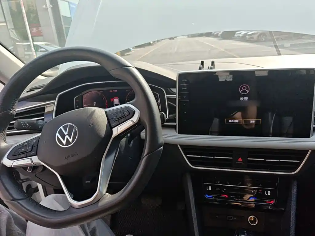Volkswagen Tiguan L — фото 10