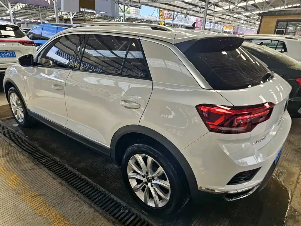 Volkswagen T-Roc — фото 6