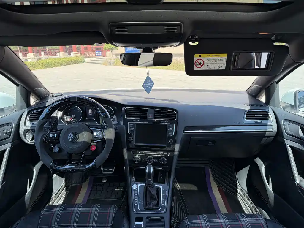 Volkswagen Golf GTI — фото 15