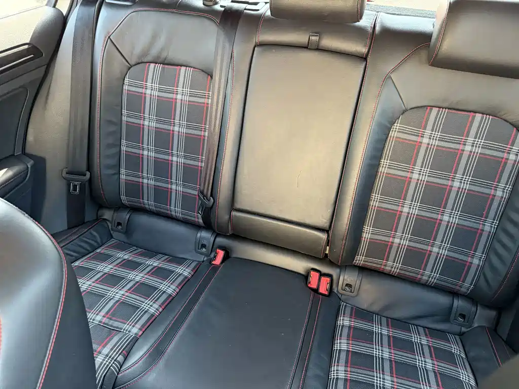 Volkswagen Golf GTI — фото 18