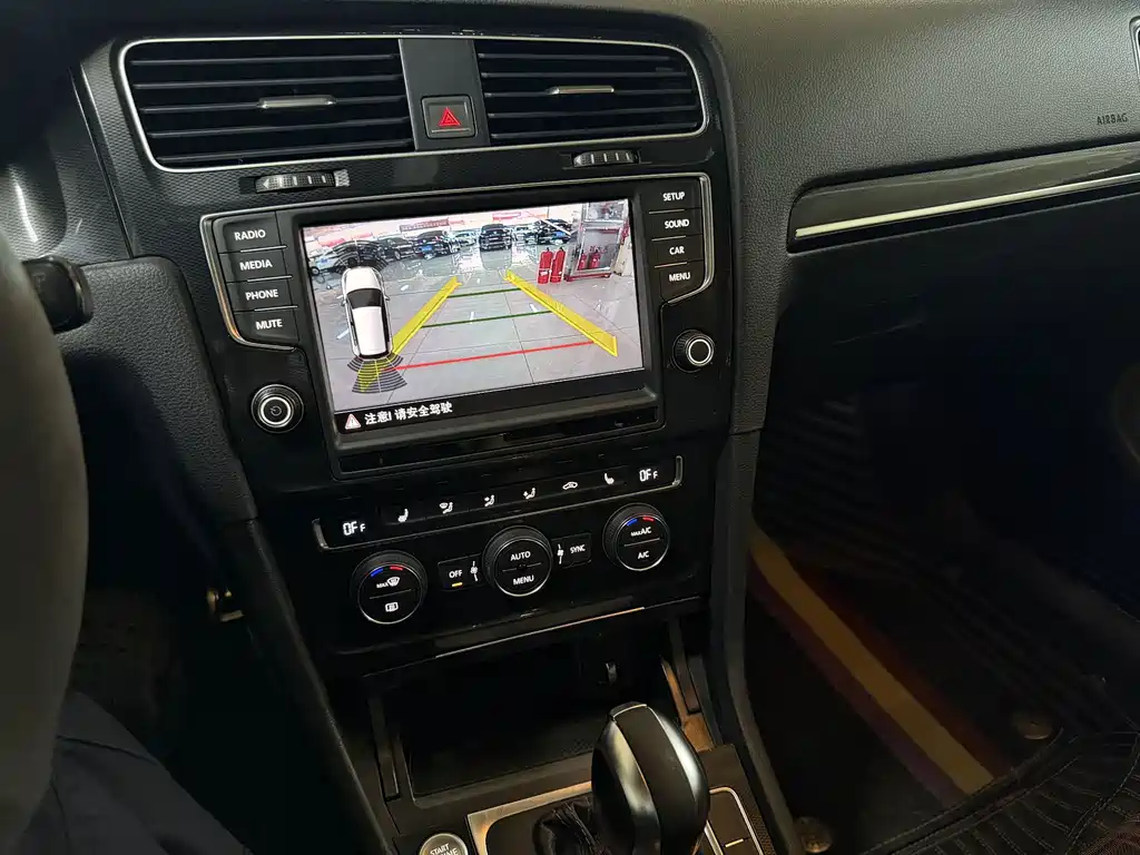 Volkswagen Golf GTI — фото 21