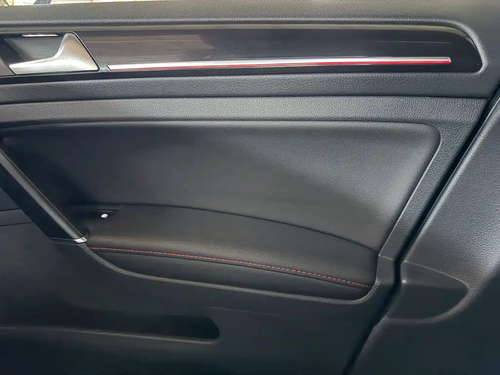 Volkswagen Golf GTI — фото 22