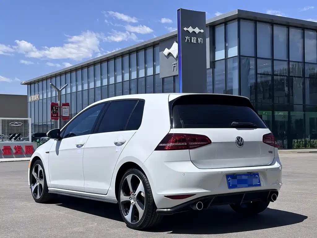 Volkswagen Golf GTI — фото 4