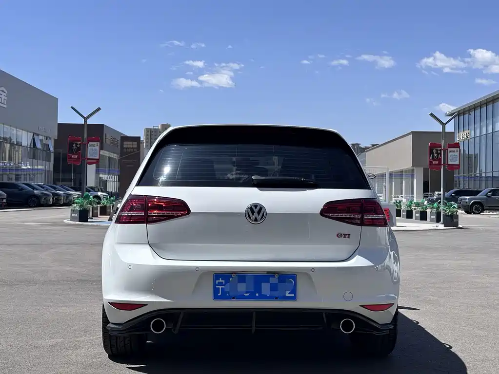 Volkswagen Golf GTI — фото 5