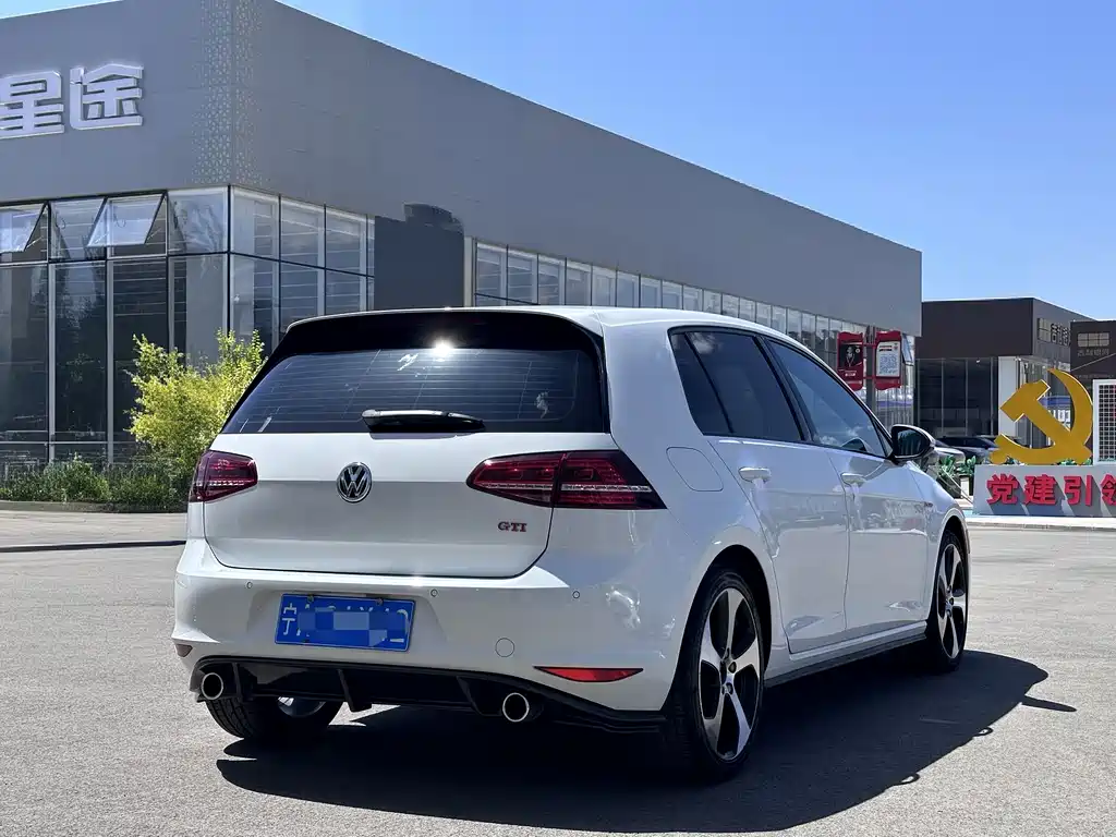 Volkswagen Golf GTI — фото 6