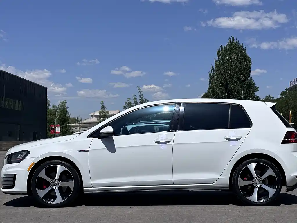 Volkswagen Golf GTI — фото 7