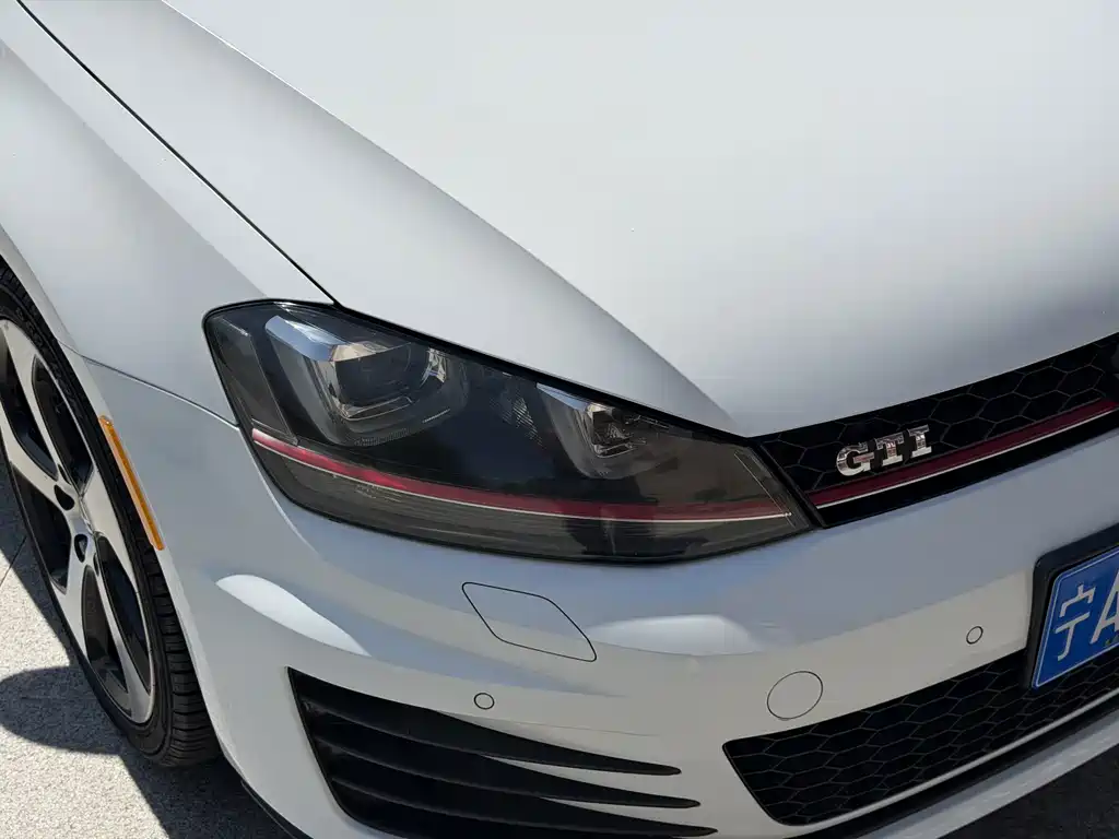 Volkswagen Golf GTI — фото 9