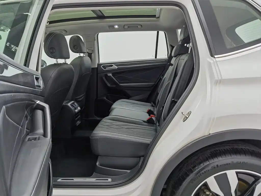 Volkswagen Tiguan L — фото 15