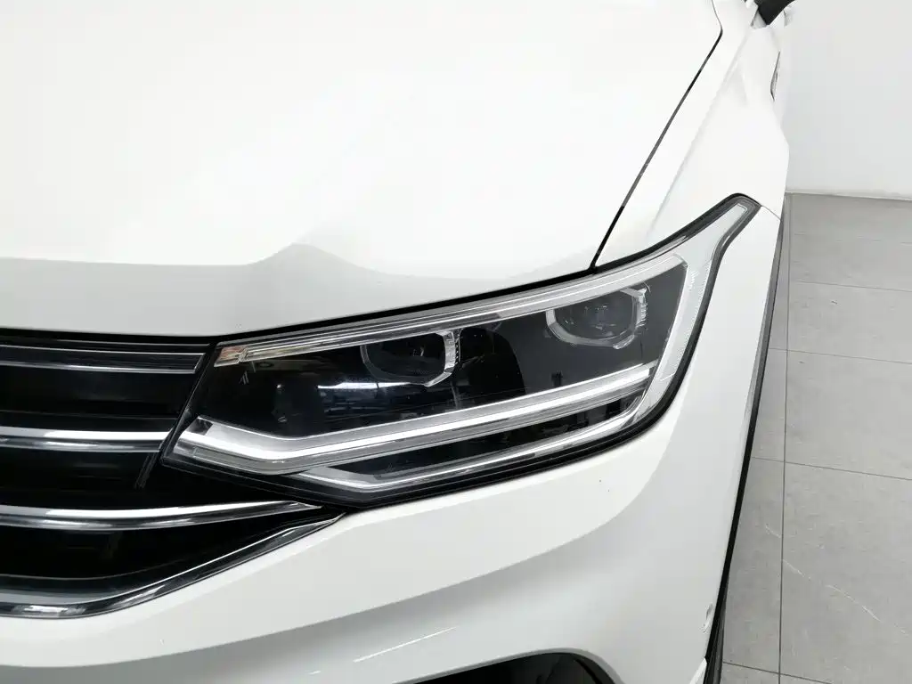 Volkswagen Tiguan L — фото 7
