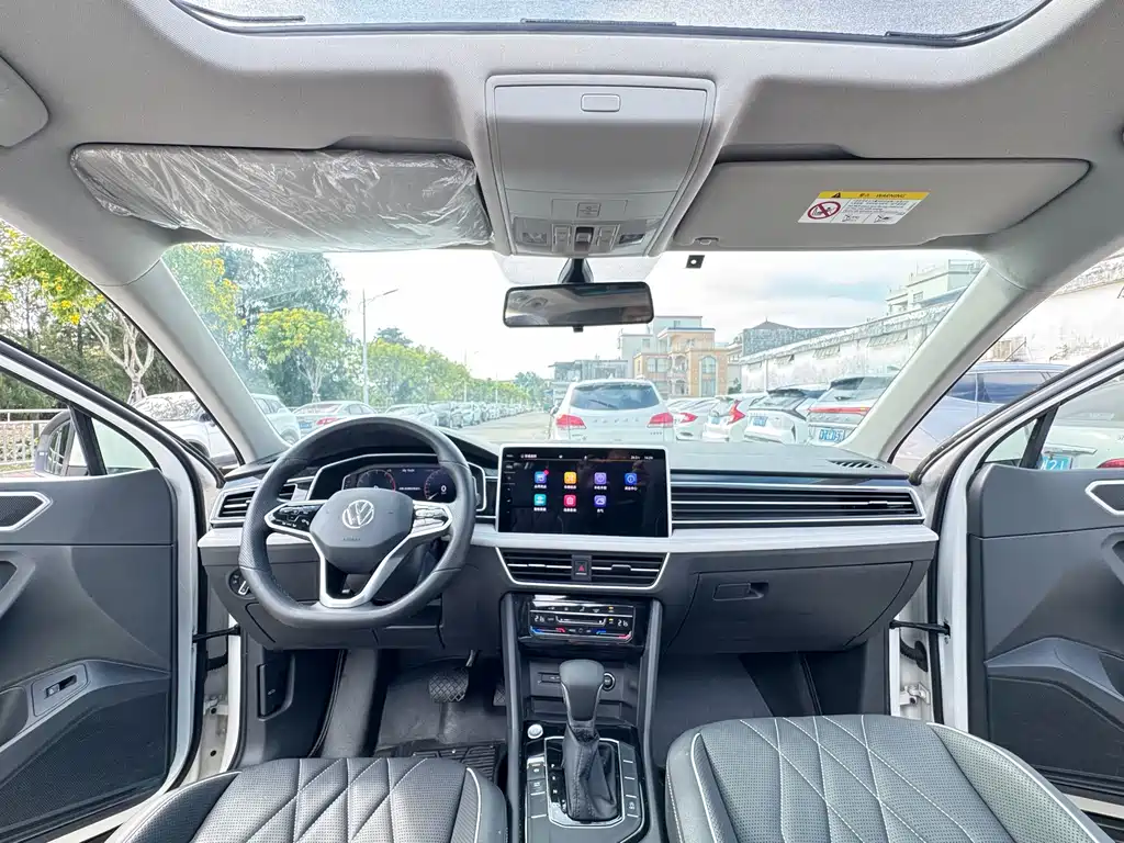 Volkswagen Tiguan L — фото 13