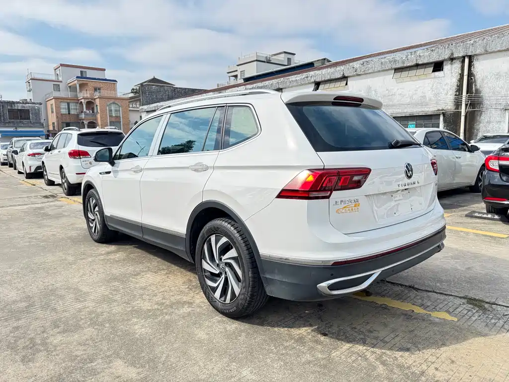 Volkswagen Tiguan L — фото 4