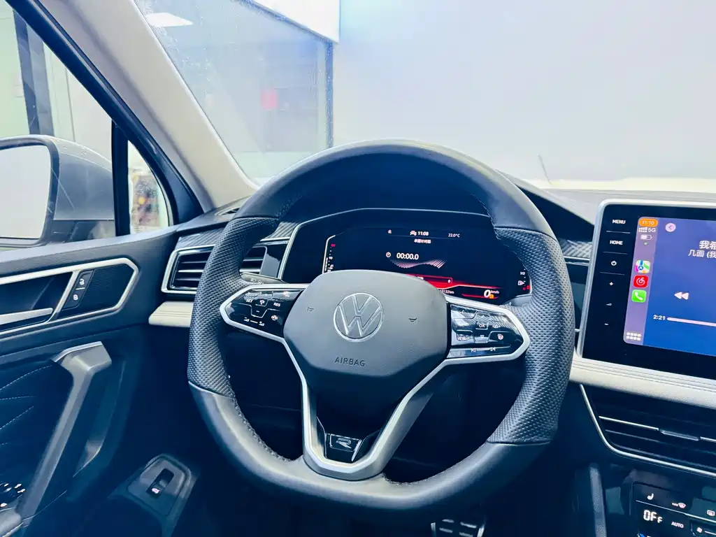 Volkswagen Tiguan L — фото 14