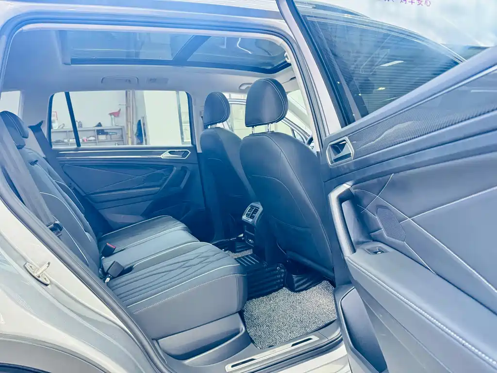 Volkswagen Tiguan L — фото 8