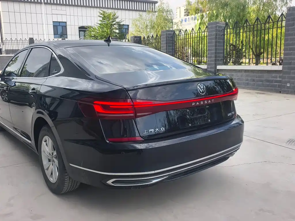 Volkswagen Passat — фото 17