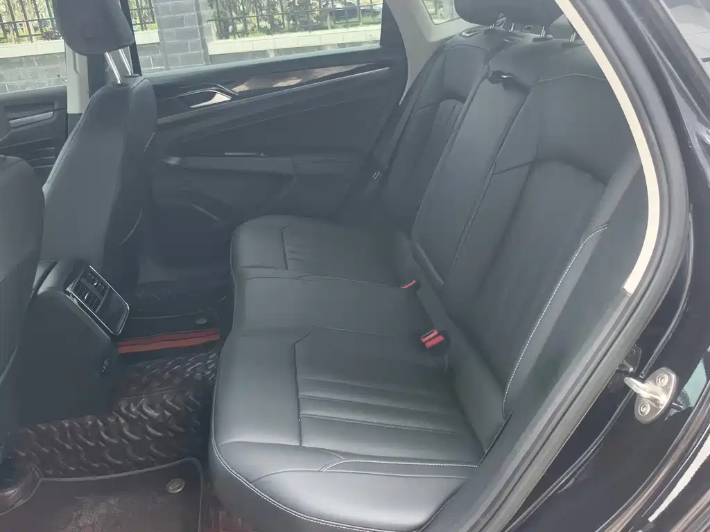 Volkswagen Passat — фото 8