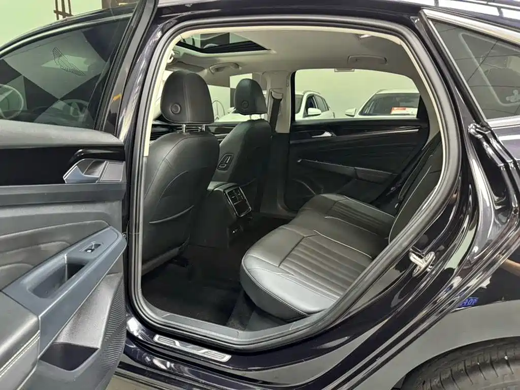 Volkswagen Passat — фото 8