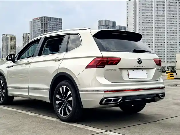 Volkswagen Tiguan L — фото 3