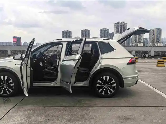 Volkswagen Tiguan L — фото 6
